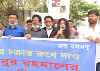 ভাস্কর্য ভাঙার প্রতিবাদে রাস্তায় মৌসুমী, ওমর সানীরা
