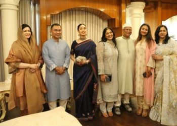 প্রধানমন্ত্রী তারেক রহমানের পরিবারের সঙ্গে ড. ইউনূসের ঈদের শুভেচ্ছা বিনিময়