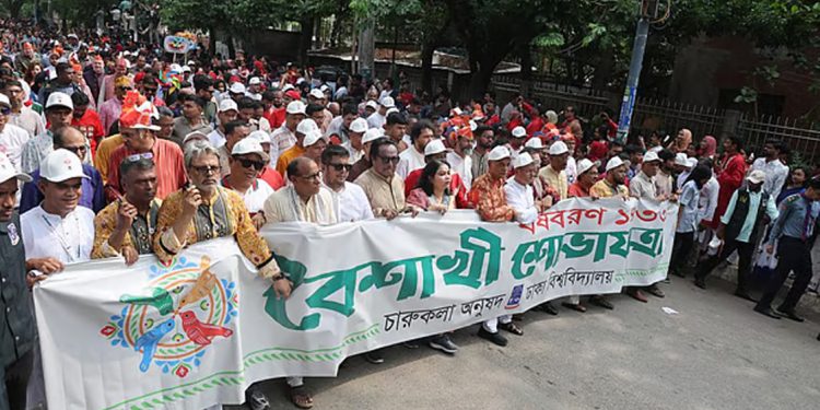ঢাকায় বাংলা নব বর্ষ বরণ অনুষ্ঠানে লাখো মানুষের ঢল, মানুষকে সম্প্রীতির বন্ধনে আবদ্ধ করে দিনটি