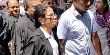 কলকাতা হাইকোর্টে আইনজীবীর ভূমিকায় মমতা