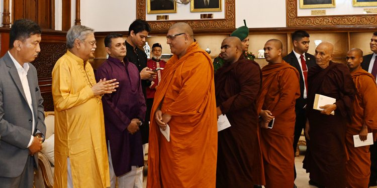 শান্তি ও সম্প্রীতির জন্য বৌদ্ধ সম্প্রদায়কে কাজ করার আহ্বান জানালেন রাষ্ট্রপতি