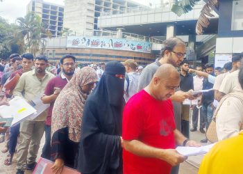 মুখে ভারতবিরোধিতা, হাতে ভারত যাওয়ার আবেদন