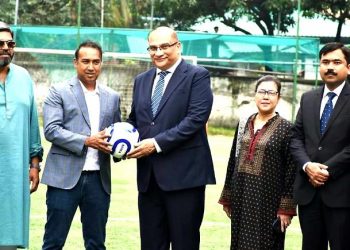 বাংলাদেশ ফুটবল ফেডারেশনকে ১০০০ ফুটবল উপহার দিল পাকিস্তান