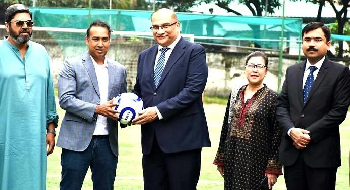 বাংলাদেশ ফুটবল ফেডারেশনকে ১০০০ ফুটবল উপহার দিল পাকিস্তান
