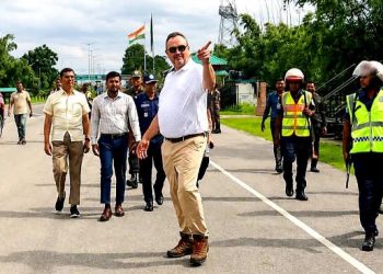 ভারত-বাংলাদেশ বাংলাবান্ধা সীমান্তে মার্কিন রাষ্ট্রদূত,  ঘুরে দেখলেন স্থলবন্দর ও জিরো পয়েন্ট