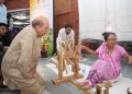মহাত্মা গান্ধীর ১৫৭তম জন্মবার্ষিকীতে ’খাদি’ বস্ত্রের ঐতিহ্য ও সম্ভাবনা নিয়ে প্রদর্শনী অনুষ্ঠিত হলো ঢাকায় 