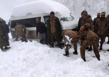21 tourists died of frostbite while watching the snowfall