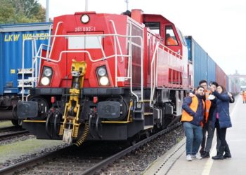 Chinese premier pledges to promote steady, long-term development of China-Germany ties