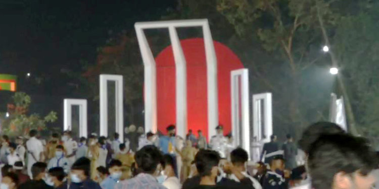 Tribute to the language martyrs in the first morning with limited arrangements
