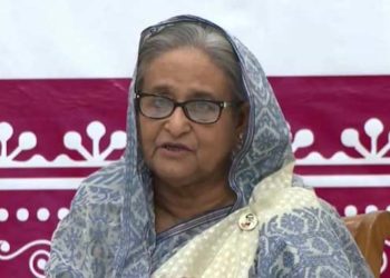 It is more fun to read a book by hand: PM