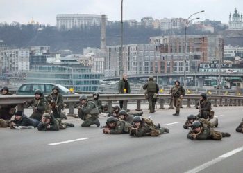 The second day : Russian forces advance on Kyiv