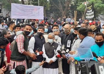 It is very important to use standard language: DU VC