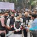 It is very important to use standard language: DU VC