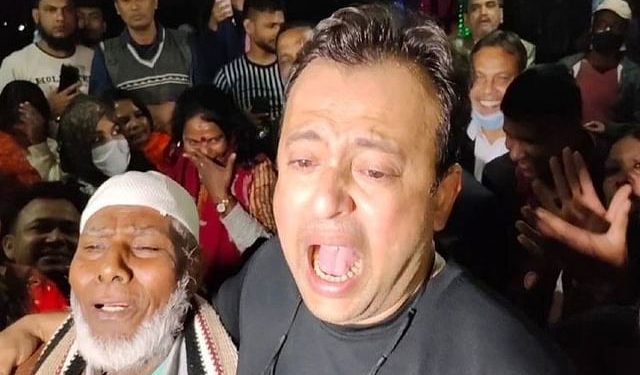 This time the artist who cried with Riaz cried happily