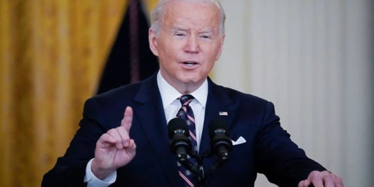 Biden warns ‘dictator’ Putin, oligarchs as Russia bombards Ukraine