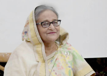 Sari gift to the Prime Minister