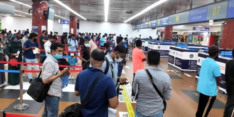 Passengers are standing in line, no one is at immigration
