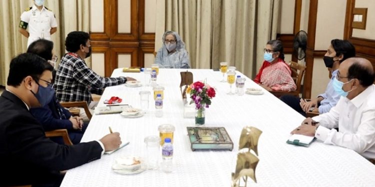Indian filmmaker Gautam Ghosh meets the Prime Minister