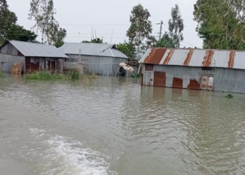 The water of Jamuna is rising, new areas are being flooded