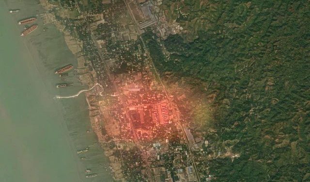 Fire, heat and smoke spread over two and a half square kilometers