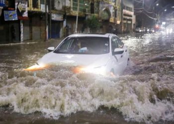Flash floods due to heavy rains in Karachi, public holiday declared