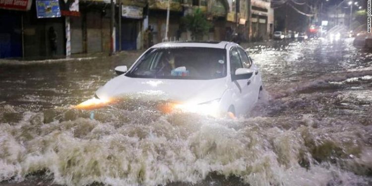 Flash floods due to heavy rains in Karachi, public holiday declared
