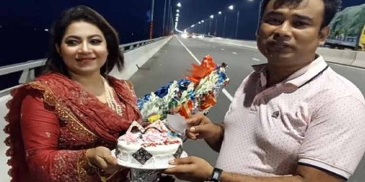 Video of wedding anniversary celebration on Padma Bridge goes viral