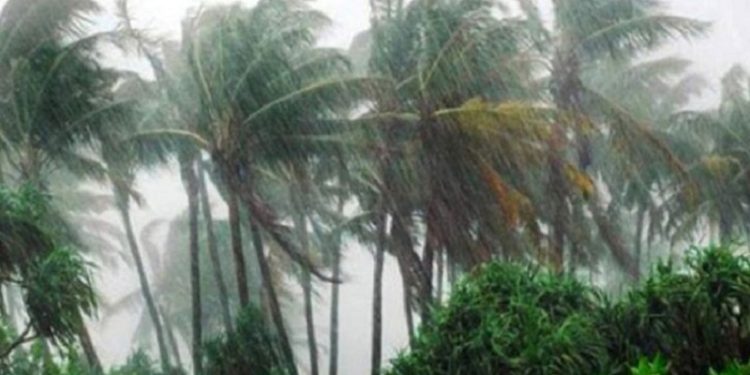Low pressure at sea, warning number 3 in ports