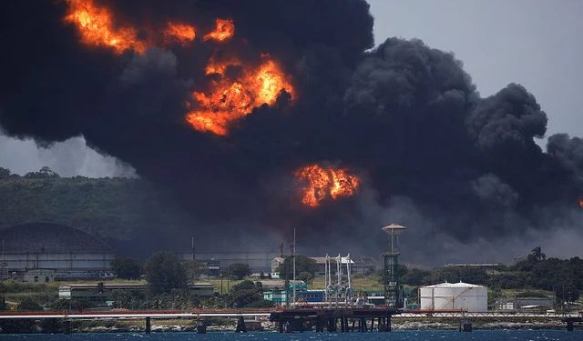 121 injured including minister in fuel depot fire due to lightning in Cuba