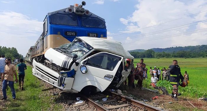Gateman and micro driver responsible for Mirsrai train accident