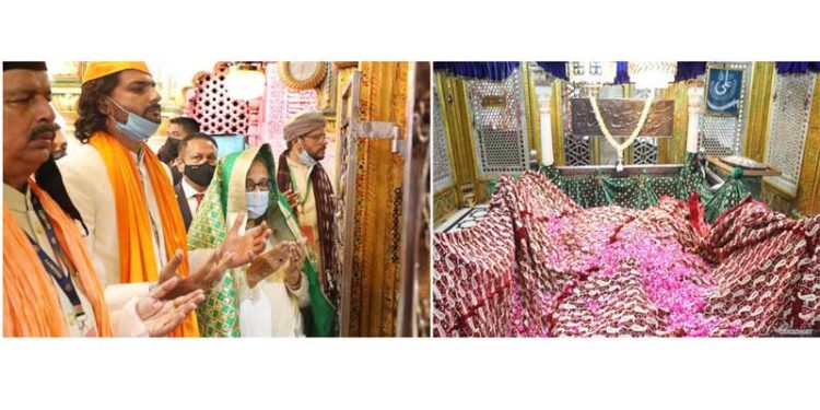 Prime Minister visited Nizamuddin Dargah