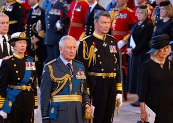 Thousands pass Queen Elizabeth’s coffin as she lies in state in London