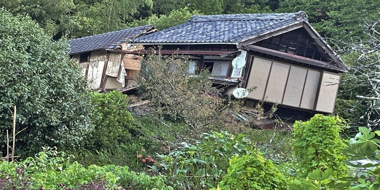 Typhoon lashes central Japan, killing two