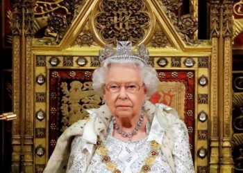Elizabeth II: Queen of the world