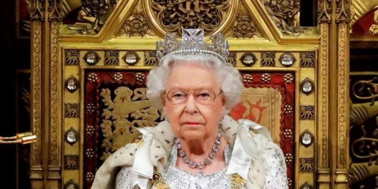 Elizabeth II: Queen of the world