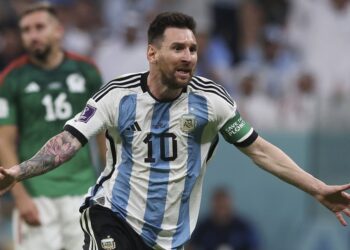 Messi goal helps keep Argentina World Cup hopes alive