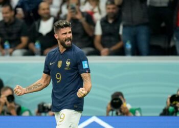 Giroud takes France into World Cup semis as Kane penalty miss costs England