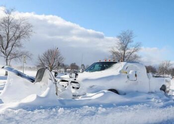 Deadly blizzard rises to 32 in US