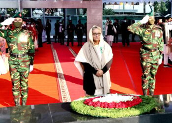 PM pays homage to Bangabandhu on his Homecoming Day