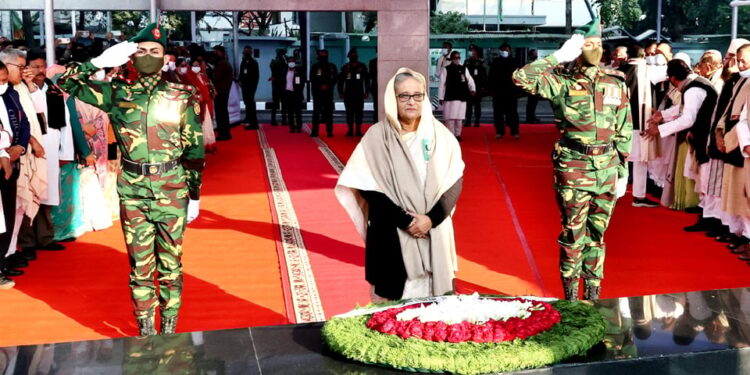 PM pays homage to Bangabandhu on his Homecoming Day