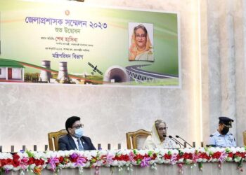 Take only necessary projects: PM asks DCs, issues 25 directives