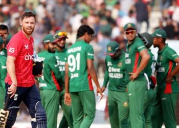 England stopped at 156 runs in the great death bowling of the Tigers