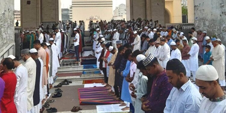 The first congregation of Eid was held at Baitul Mukarram