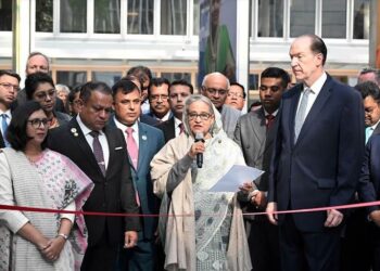 Let’s work together for bright future, PM tells WB