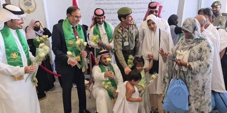 829 Hajj pilgrims reach Saudi Arabia