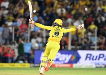 Chennai win fifth IPL crown as Dhoni eyes return next year