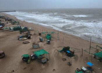 India, Pakistan brace for fast approaching cyclone