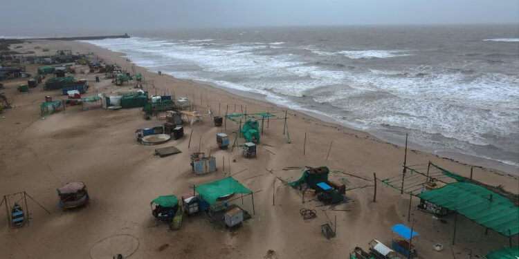 India, Pakistan brace for fast approaching cyclone