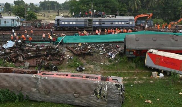 Trains resume service 51 hours after deadly India crash