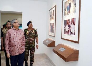 President visits Bangabhaban Toshakhana Museum